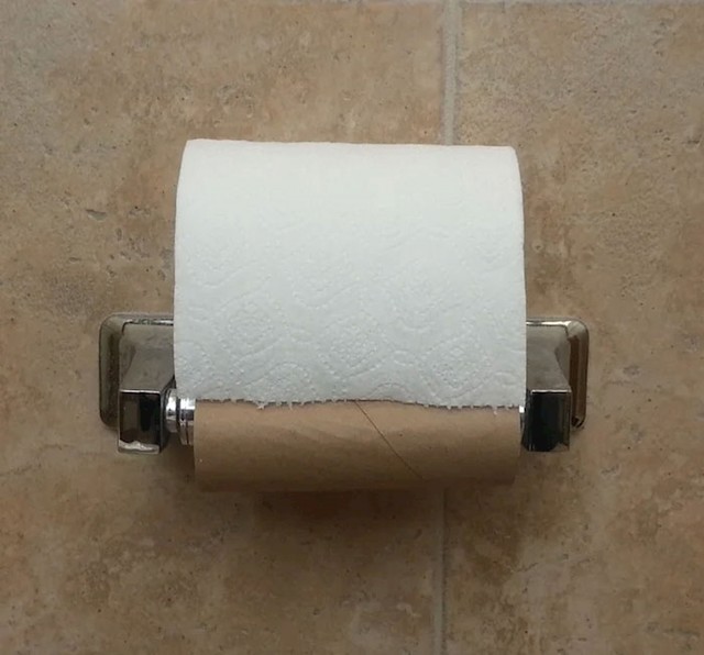 13. Došlo mi je da ponudim ostavku kad sam vidjela ovo u wc-u...