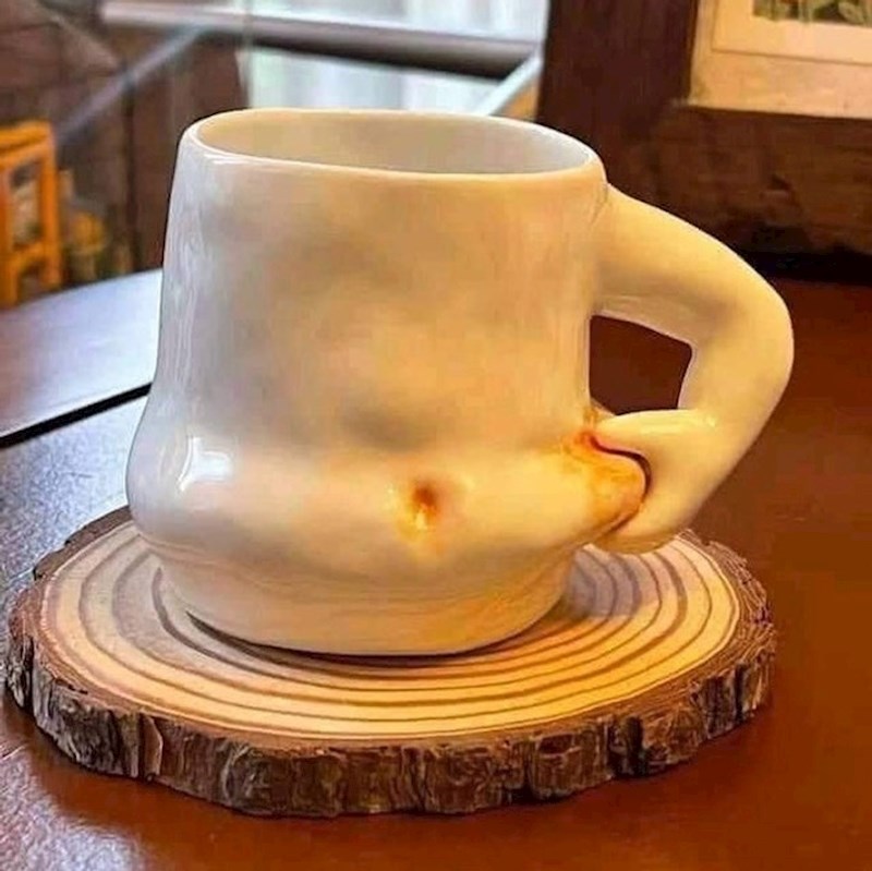 4. Jedna prilično realistična šalica