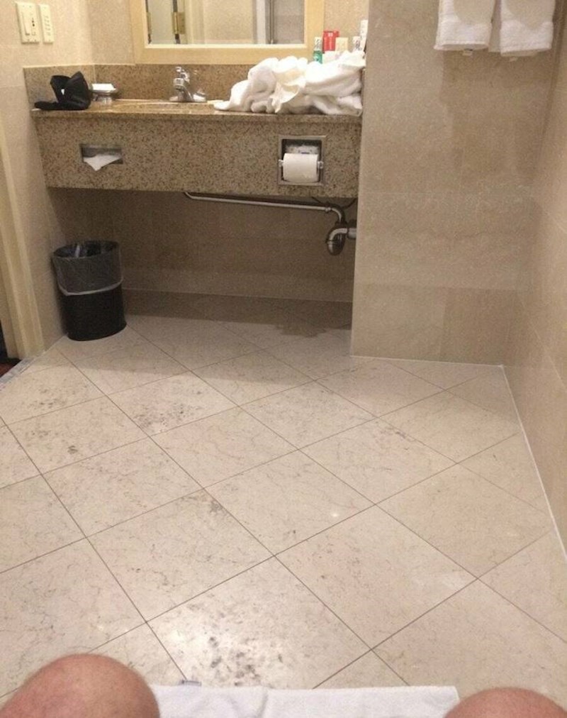 16. Wc papir je na totalno drugoj strani kupaonice...😩