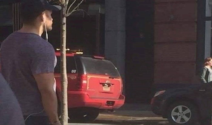 Netko je uspio snimiti čovjeka i njegovog psa u predivnom trenutku nježnosti