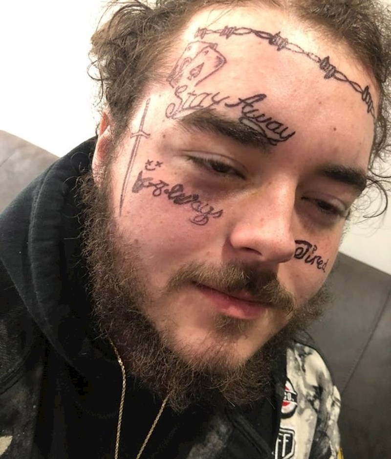 1. Moj prijatelj izgleda kao Post Malone, pa sam mu nacrtao i tetovaže.
