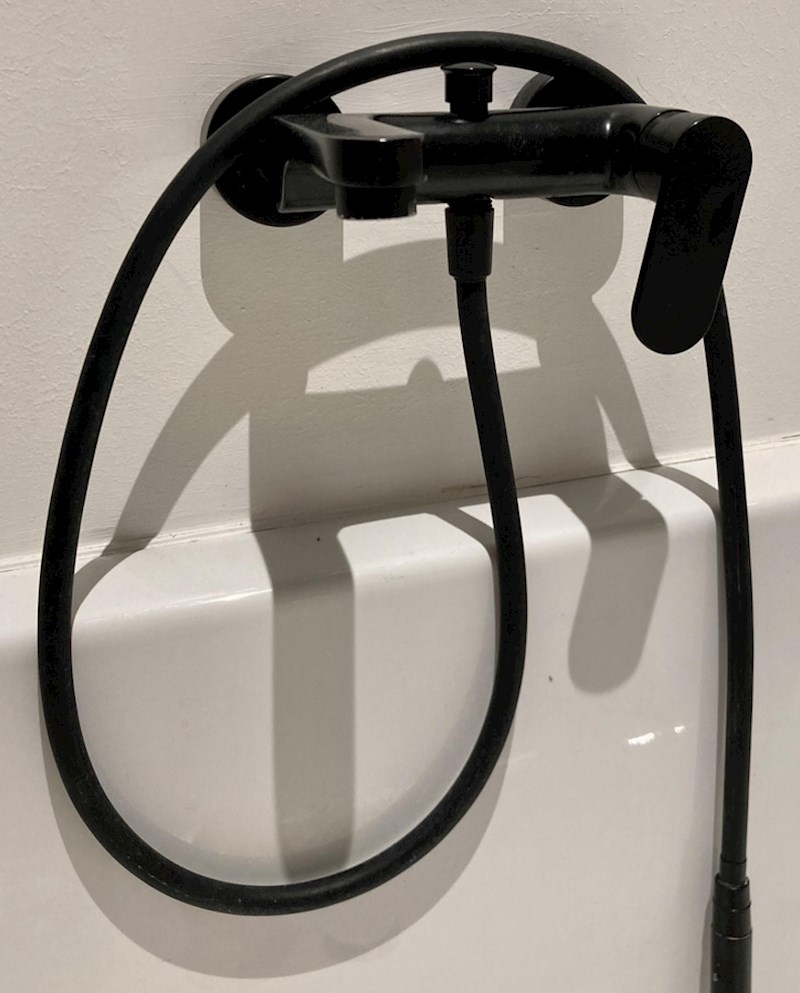 7. Sjena izgleda kao žaba koja sjedi