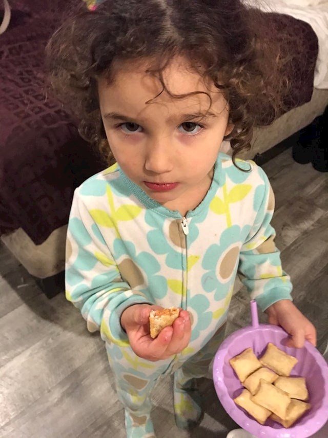 11. "Uhvatio sam svoju nećakinju kako jede smrznute peciva."