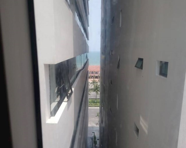 13. Rezervirao sam sobu s pogledom na ocean. Tehnički, nisu lagali.