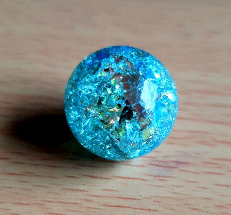 14. Ovo se dogodi kada zagrijete mramor na vatri i potom ga bacite u hladnu vodu