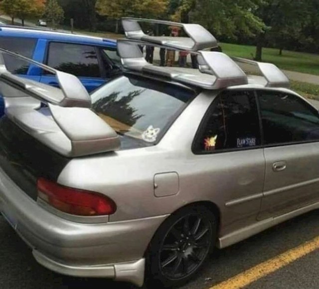 11. Auto pored kojeg ne možete proći bez da se okrenete