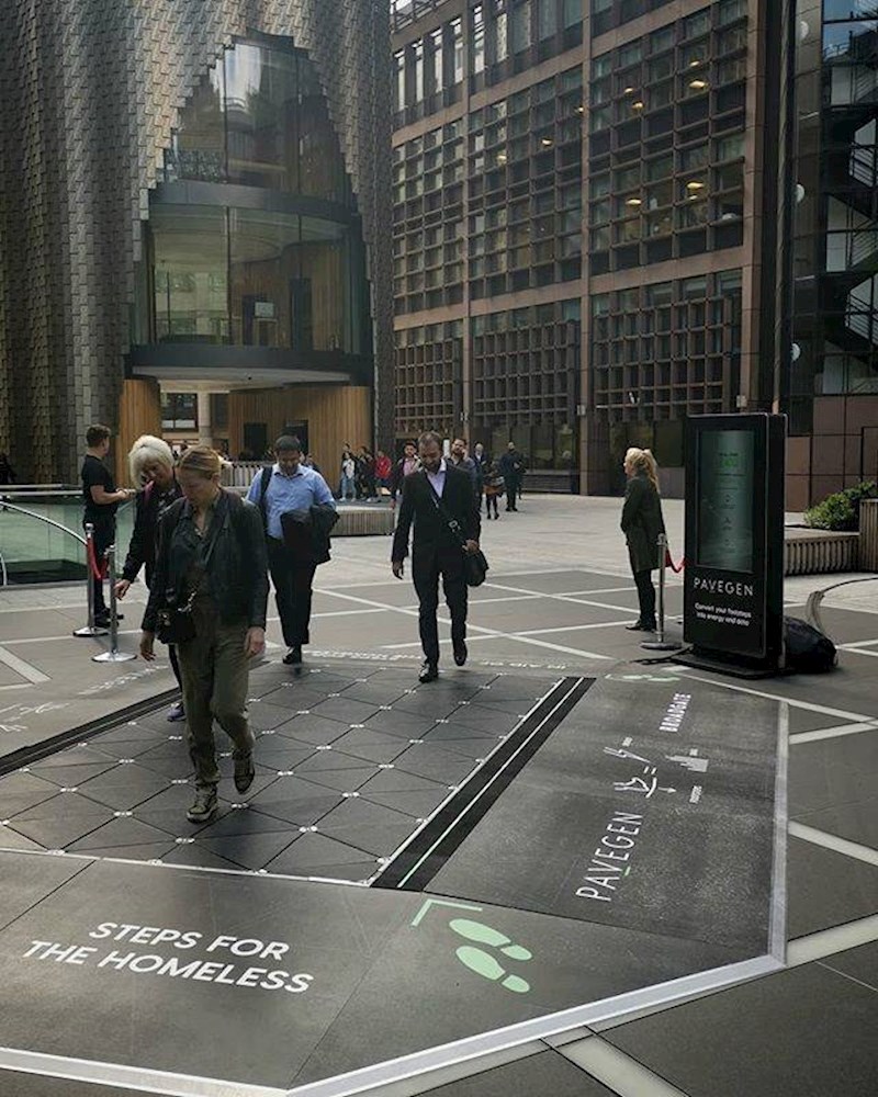 16. Ovaj pločnik proizvodi električnu energiju dok hodate po njemu