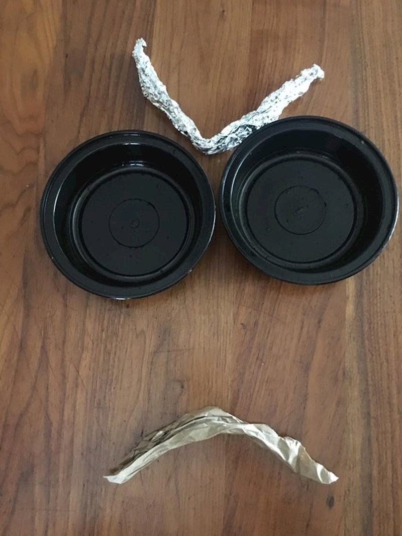 12. "Moj je muž pojeo našem sinu hranu koju si je naručio. Ovo mu je poručio sin kad je otkrio. "