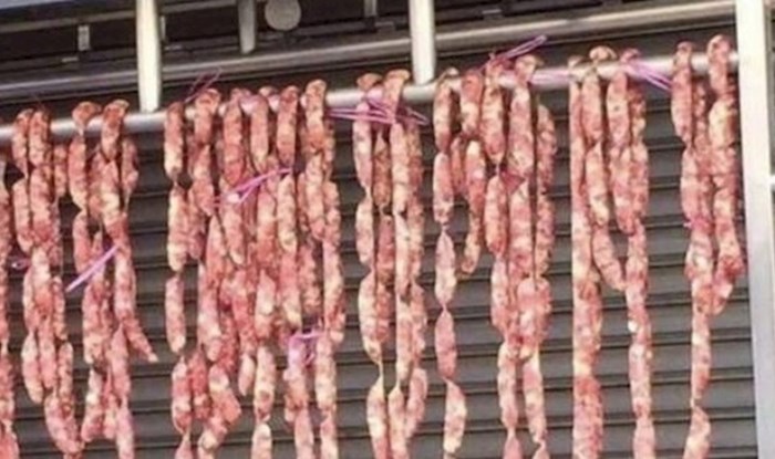 Ostavili su kobasice da se suše vani, nisu računali na to da će ih se netko dokopati...
