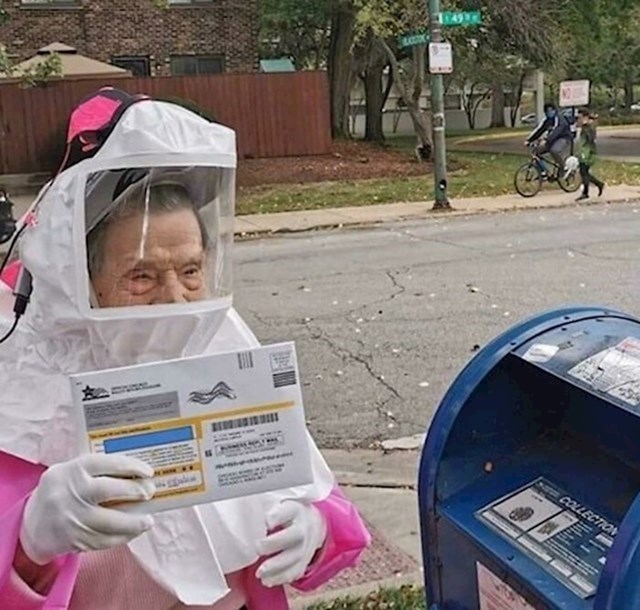 3. 101-godišnja Beatrice Lumpin iskoristila je svoje pravo glasa na posljednim američkim izborima usprkos pandemiji. Kad je ona bila mlada, žene nisu mogle glasati.