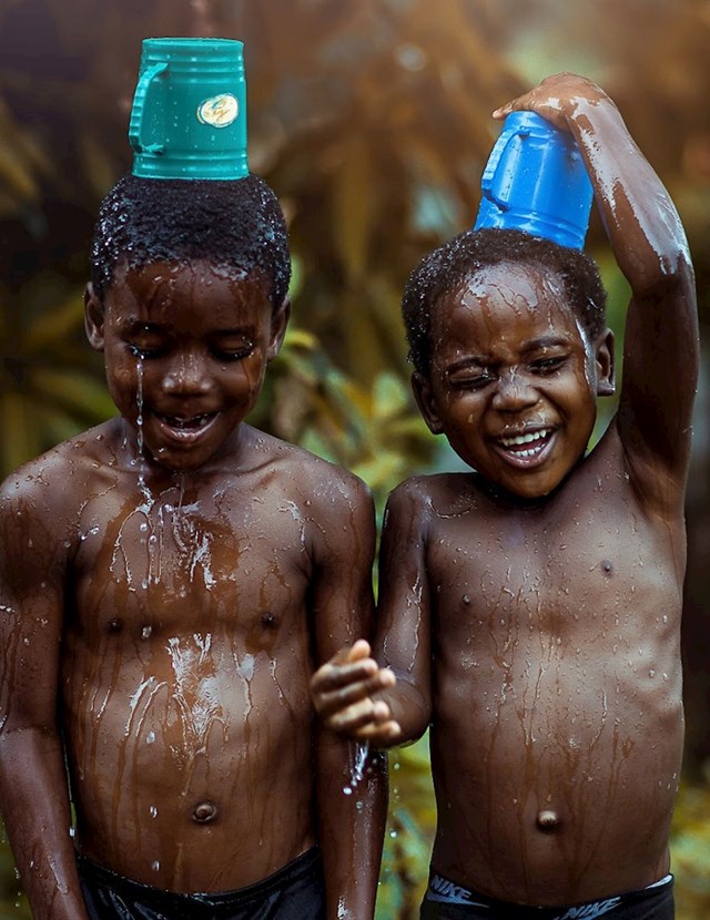 #2 "Prijatelji se kupaju"; Gana