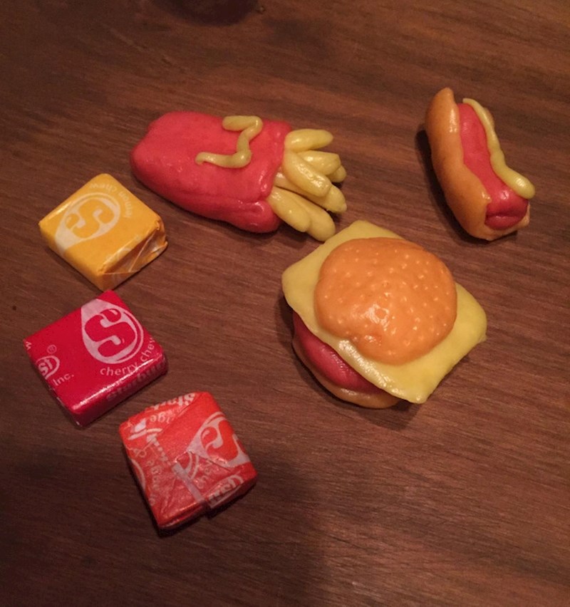 4. Rastopila je bombone i pretvorila ih u druge oblike