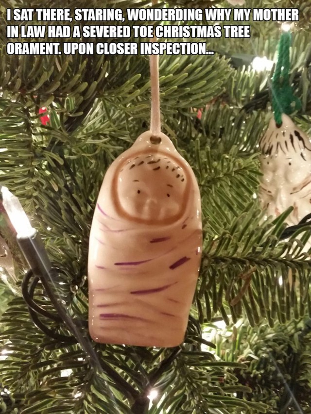 11. Zašto ovaj ukras izgleda kao nožni palac?😂