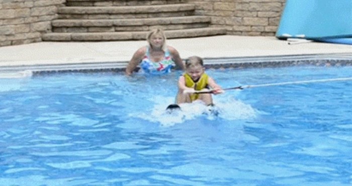 Djevojčica je uživala i zabavljala se u bazenu, netko je u trenu sve pokvario