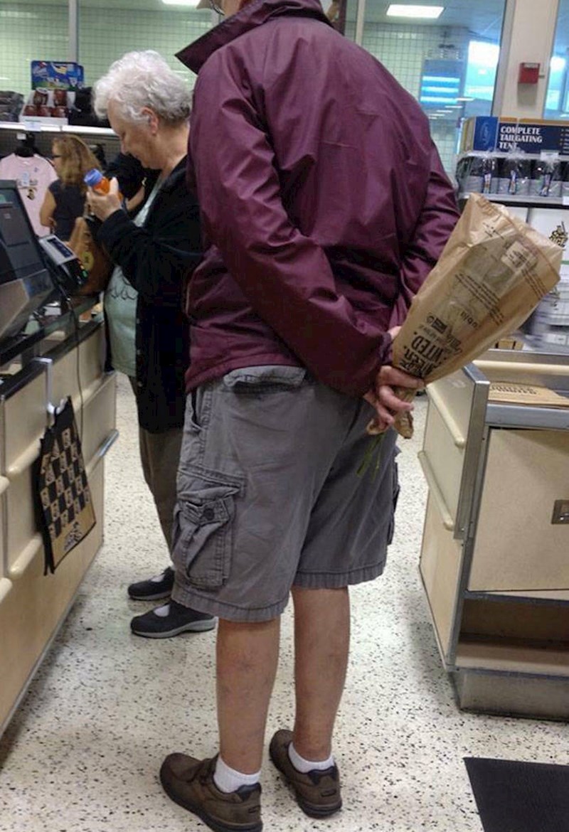 7. Ovaj stariji gospodin dokazao je da ipak nema do stare škole!