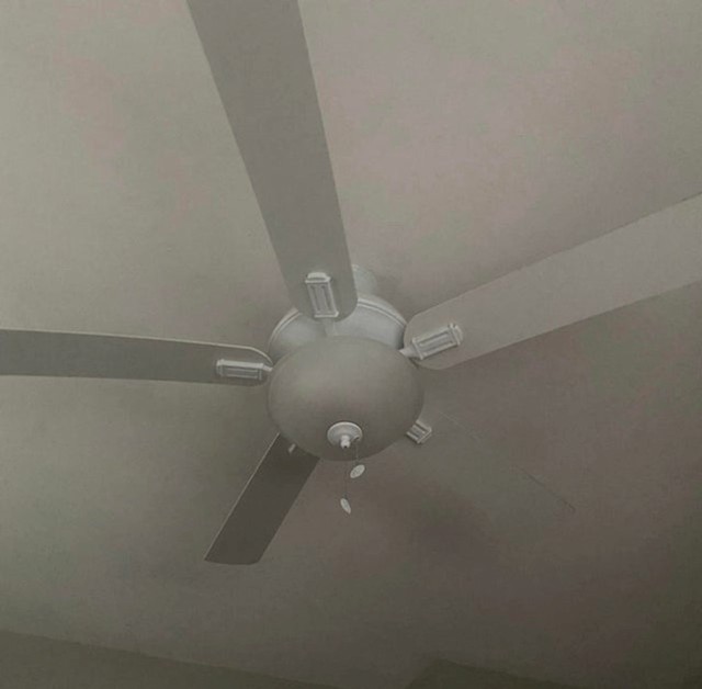 14. Izgleda kao da ovom ventilatoru fali jedan dio