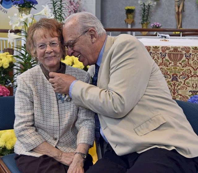 15. "Moji baka i djed odlučili su obnoviti zavjete..."🥰