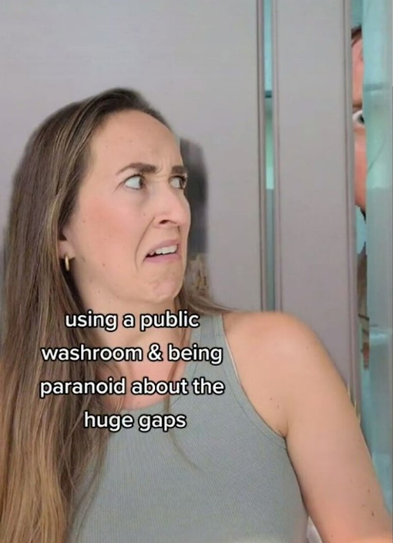 3. Dok koristim javni wc i uhvati me paranoja oko ogromnih rupa u vratima