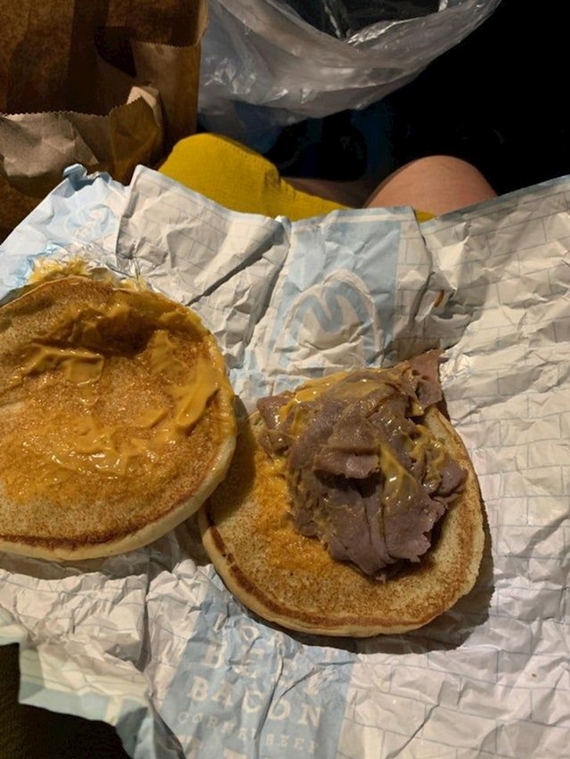 "Hamburger koji sam dobila nakon što 12 sati nisam jela nakon putovanja."