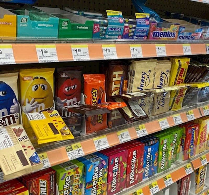 6. Netko je prepolovio sve čokolade