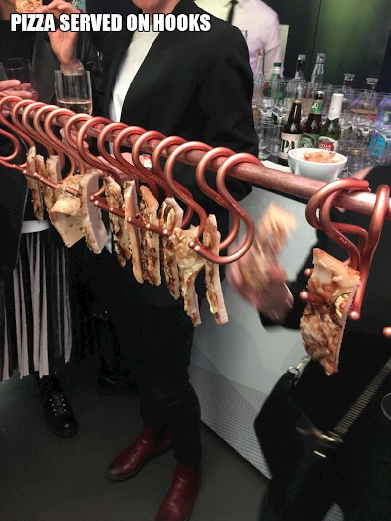 11. Pizza na vješalicama