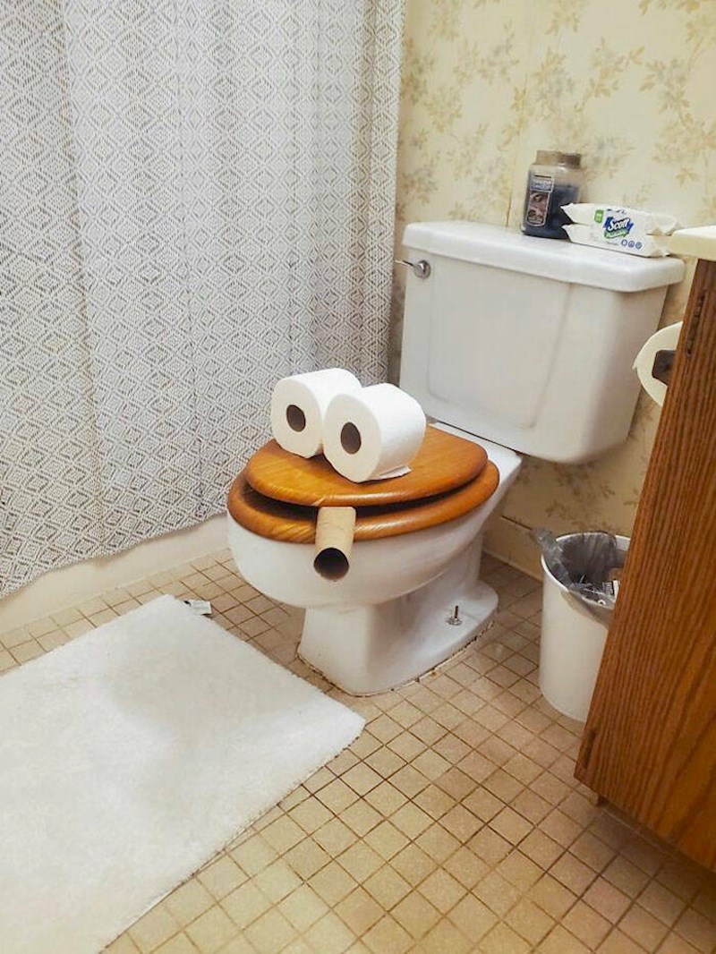 3. Rekla mu je da joj se čini da njihov wc puši. Nije ovo očekivao...