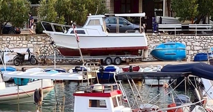Neobična imena brodova snimljenih na Hvaru oduševila su ekipu s Fejsa, morate vidjeti