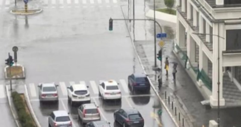 Netko je na cesti u Novom Sadu snimio suludi prizor, fotka je odmah postala viralni hit