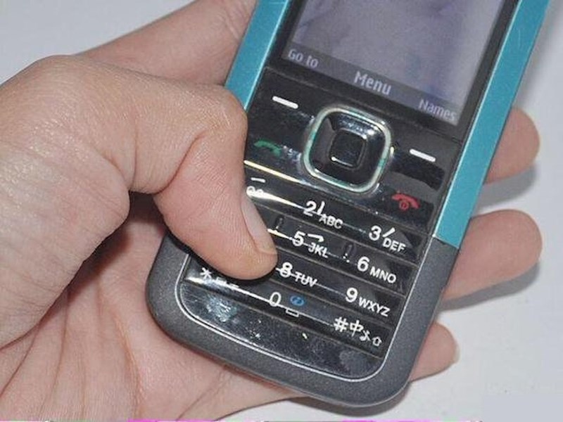 21. Kako smo mogli pisati SMS s ovakvih mobitela?