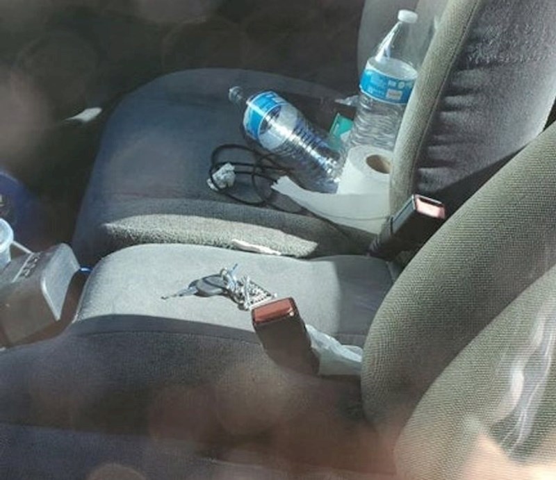 4. Zaključao sam ključeve u autu