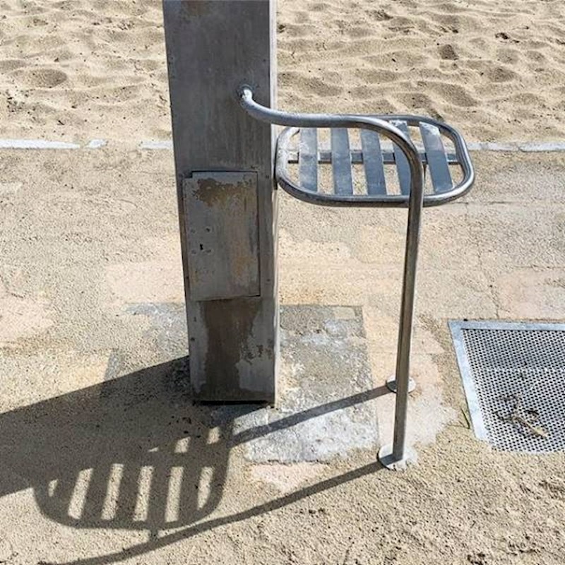 17. Klupica na plaži za djecu i starije