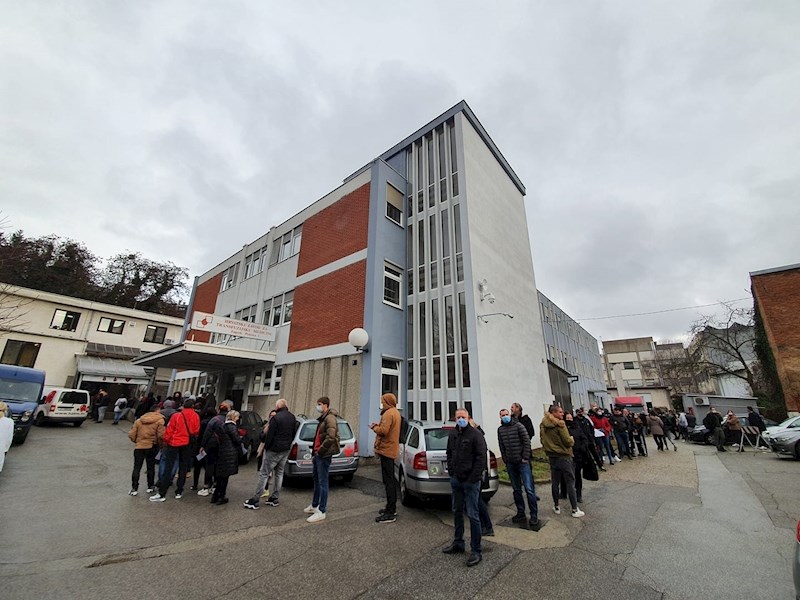 Građani se u velikom broju odazivaju na darivanje krvi.