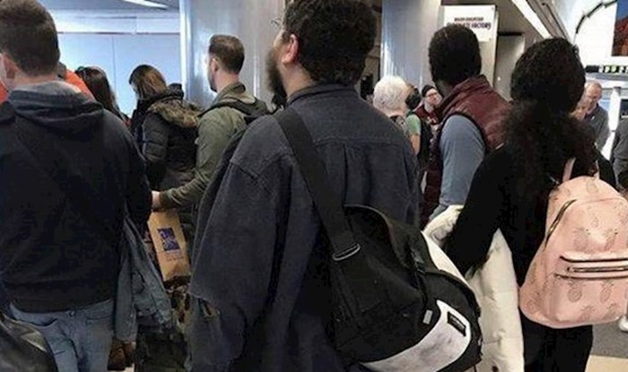 Lik na aerodromu zaprepastio je ljude oko sebe jednim čudnim detaljem