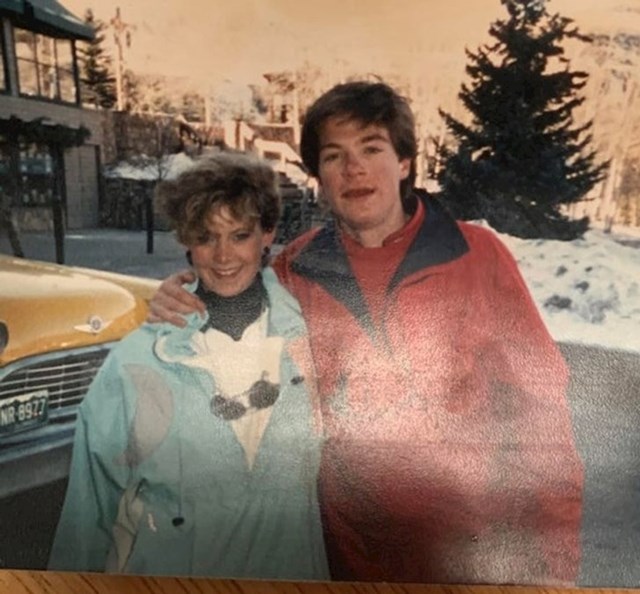 3. Moja mama u mladosti se družila s Jasonom Batemanom. 1987. su čak išli na skijanje zajedno.