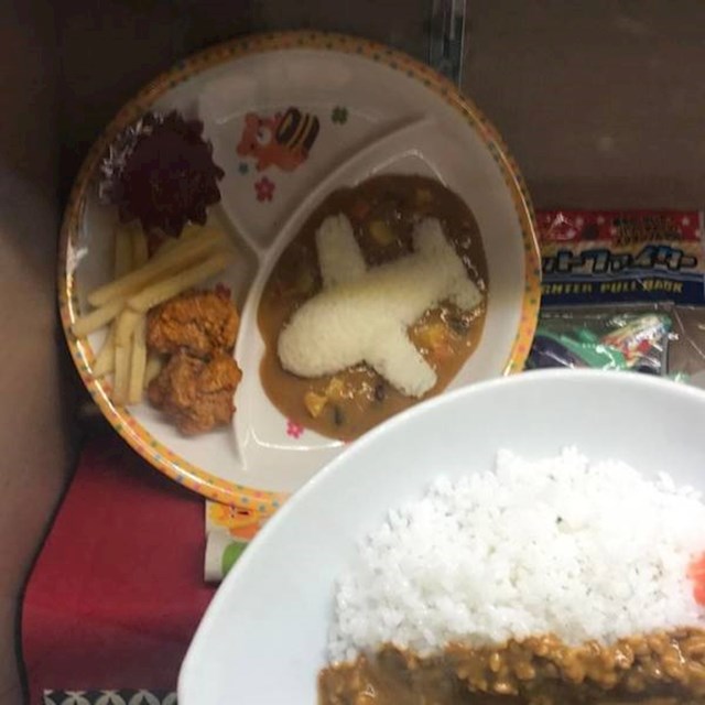 2. Dječji obrok u avionu jednog japanskog avioprijevoznika