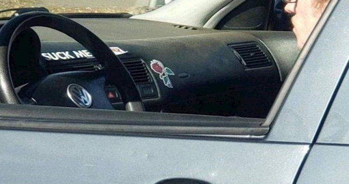 Ovaj lik očito je jako osjetljiv na mirise, pogledajte čime je nakrcao auto