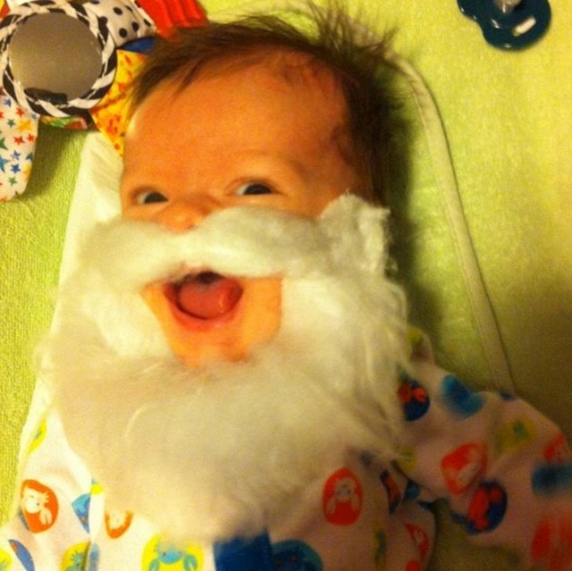 4. "Moj sin iz nekog neobjašnjivog razloga obožava bradu Djeda Mraza!"