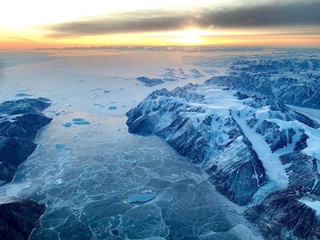 "Letio sam iznad Greenlanda i dogodilo se čudo - nije bilo niti jednog oblaka!"