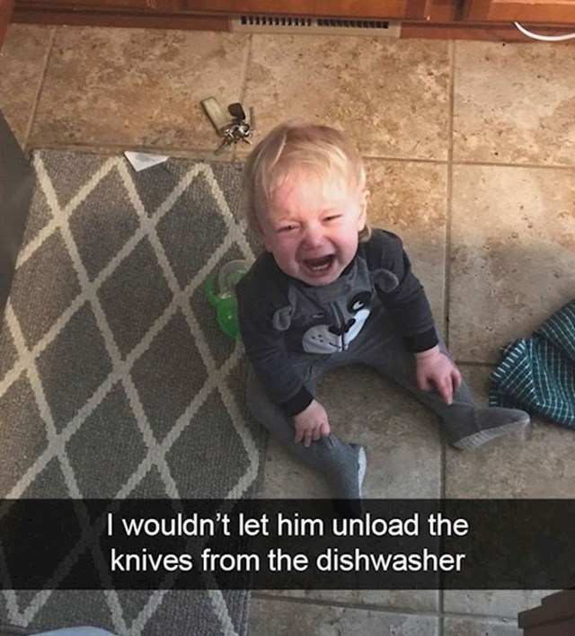 13. Nisam mu dozvolila da vadi noževe iz perilice za suđe.