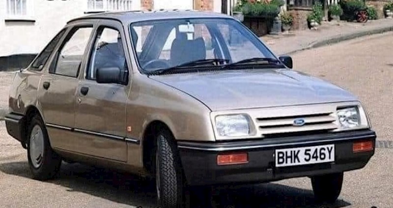 Netko je usporedio kako zamišljamo auto star 20 godina i kako on zapravo izgleda, fora je hit