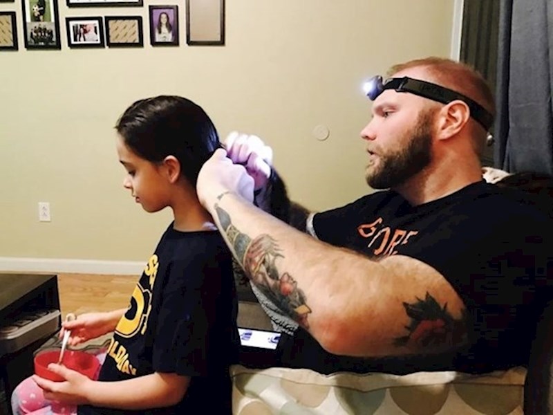 "Pletem joj pletenice."