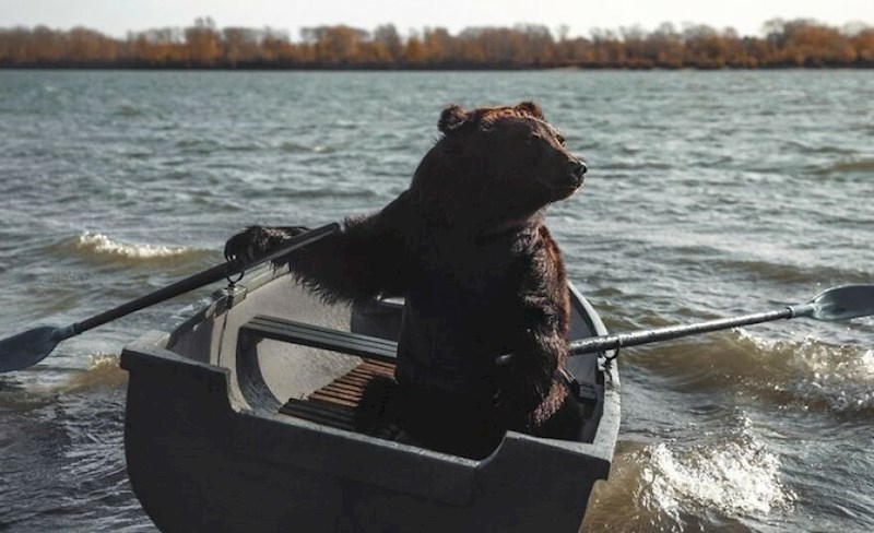 Čak ga vodi sa sobom na pecanje...