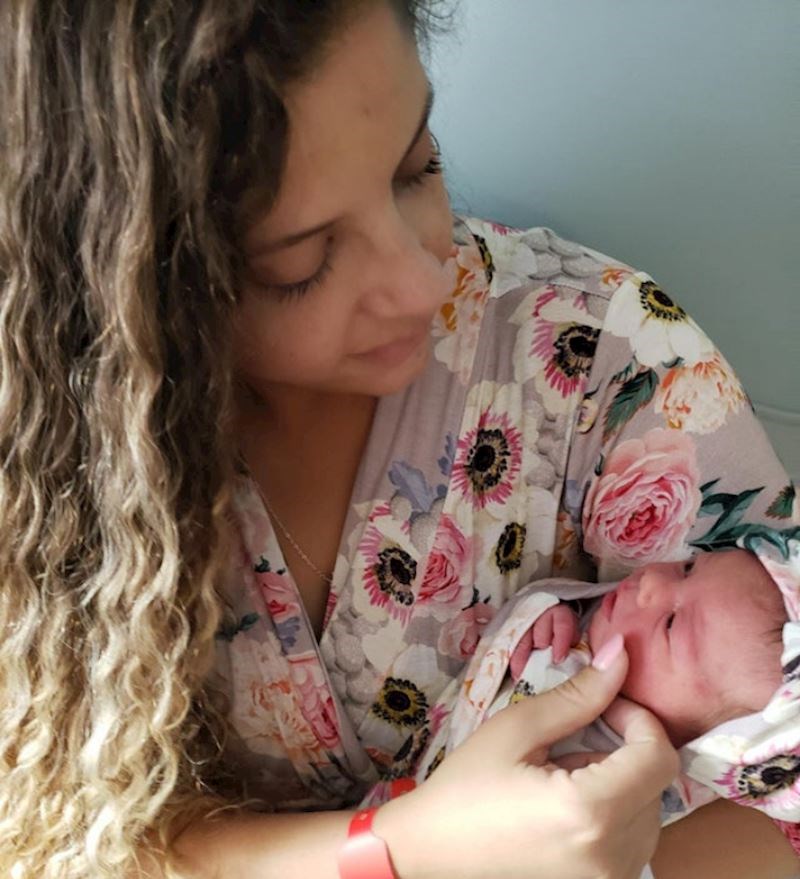 3. "Danas sam rodila snažnu, zdravu djevojčicu i ne mogu biti sretnija!"