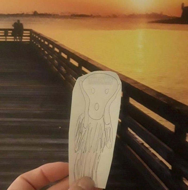 3. Netko je na ovu sliku u hotelu dodao motiv koji je nedostajao