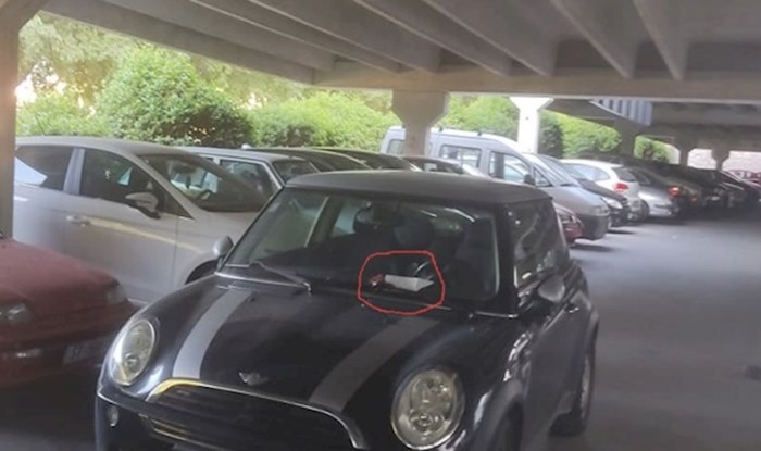 Netko je bahatom vozaču koji je zagradio druge na parkingu ostavio urnebesnu poruku i poklon