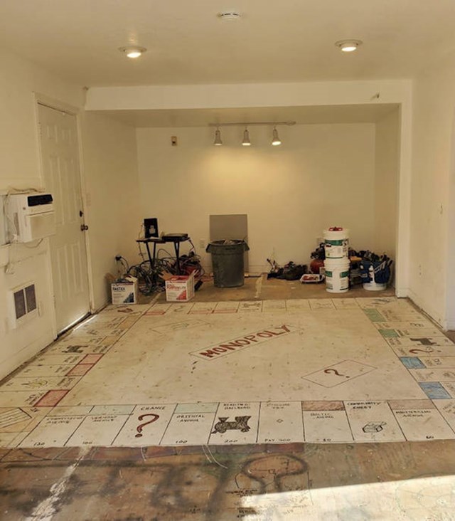 16. "Maknuli smo tepih i otkrili golemu ploču za Monopoly na podu."