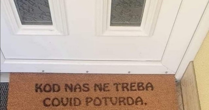 Poruka dobrodošlice na otiraču ispred nečijih ulaznih vrata nasmijala je tisuće na Fejsu, ovo je hit