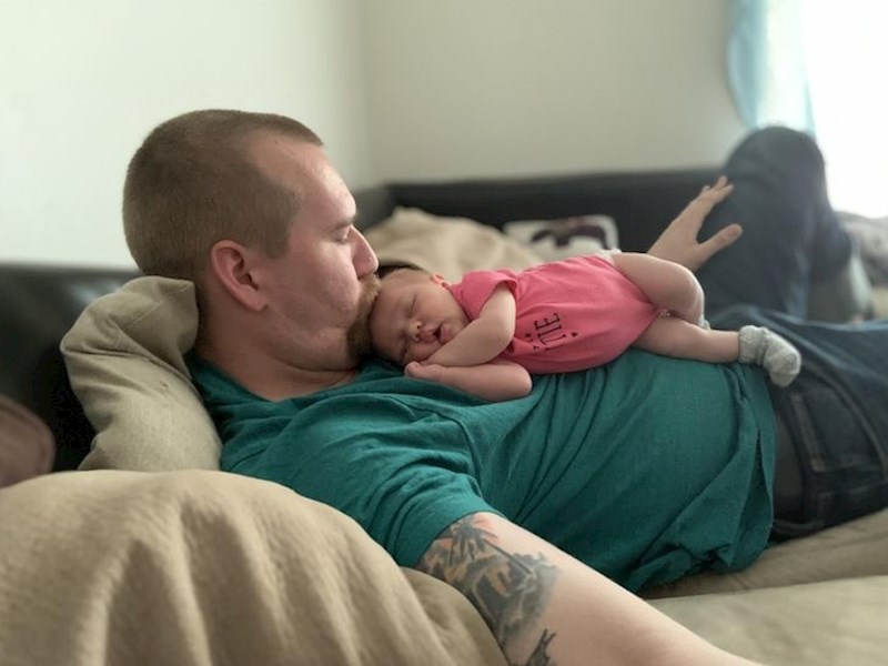 "Moja kćerka uvijek prestane plakati kad ovako legnemo."