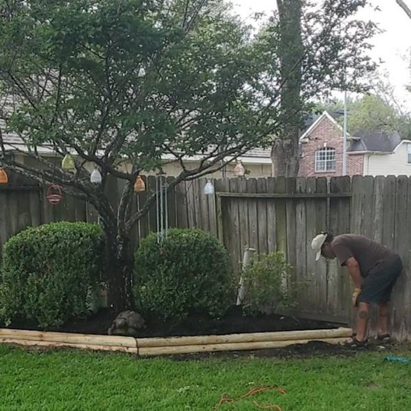 4. Moj tata nije završio srednju školu i ne zna ništa o geometriji, ali je odlučan u naumu da izgradi mojoj mami vrt iz snova.