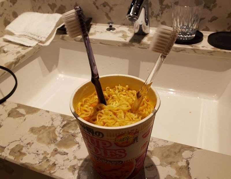 "Ono kad si gladan, a nemaš štapiće za jelo."